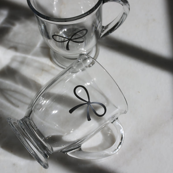 Bow Footed Glass Mug
